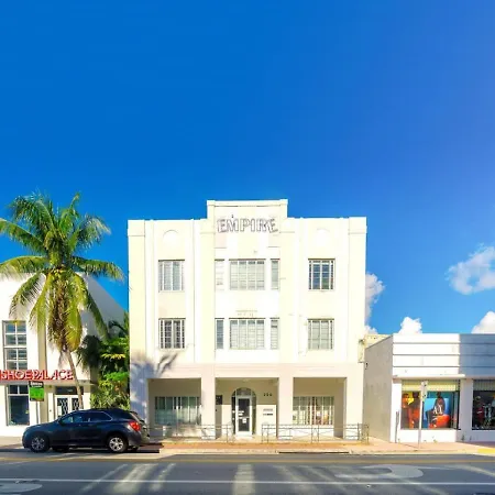 2 Bdr And 1 Bth Chic And Cozy Apartment On Collins Ave